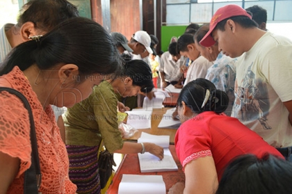 ေရႊလင္ပန္းအိမ္ရာ တုိက္ခန္းငါးရာေက်ာ္ ၀ယ္ယူခြင့္ ေလွ်ာက္ထားသူဦးေရ ခုနစ္ေသာင္းနီးပါးရွိ - Property News in Myanmar from iMyanmarHouse.com