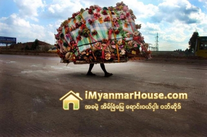 တုိလီမုိလီ အမႈိက္စုတ္ေတြနဲ႔ဲပံုေဖာ္ထားတဲ့ အိမ္ပံုစံငယ္ကုိ ထမ္းၿပီး သံုးလၾကာ ေျခက်င္ခရီးႏွင္ခဲ့ - Property News in Myanmar from iMyanmarHouse.com