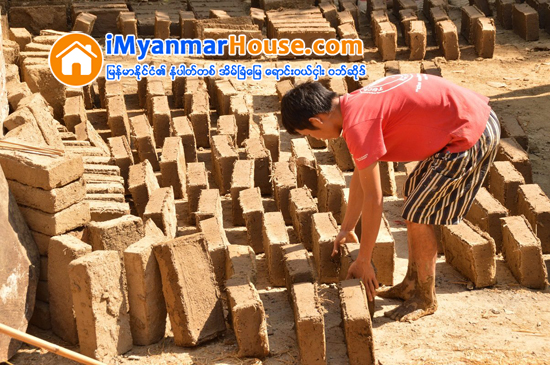 မိခင္ျဖစ္သူေနထုိင္ရန္ ကရင္တုိင္းရင္းသား တစ္ဦးမွ ရႊံ႕ေျမႀကီးကုိသာ အဓိကအသုံးျပဳေသာ ေနအိမ္ ေဆာက္လုပ္ - Property News in Myanmar from iMyanmarHouse.com