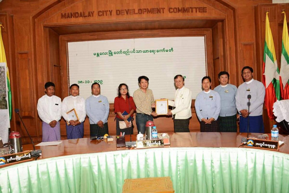 မႏၱေလးတြင္ လမ္းညႊန္ဆိုင္းဘုတ္မ်ားတပ္ဆင္ရန္အတြက္ (၂) ရက္အတြင္း တိုင္ေပါင္းတစ္ေသာင္းငါးေထာင္ေက်ာ္အတြက္ စာရင္းႏွင့္ေငြမ်ားလာသြင္း - Property News in Myanmar from iMyanmarHouse.com