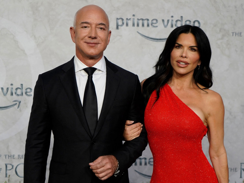 Jeff Bezos, girlfriend mak e grand entrance at Cannes on $500 million superyacht - Property News in Myanmar from iMyanmarHouse.com
