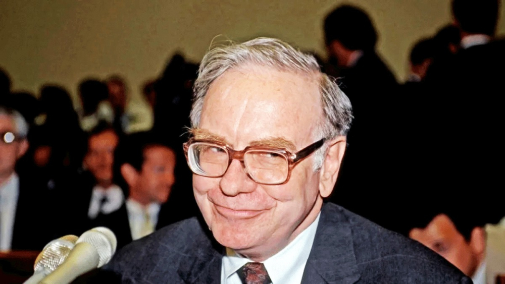 Warren Buffett နှင့် နေ့လည်စာ ၂ ကြိမ် စားခွင့်ရရန် ဒေါ်လာ ၅ သန်းသုံးစွဲခဲ့သူအား Warren Buffett က Berkshire Hathaway တွင် အလုပ်လုပ်ရန် ကမ်းလှမ်းခဲ့ - Property Knowledge in Myanmar from iMyanmarHouse.com