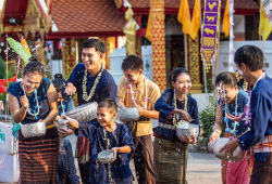 ထိုင်းနိုင်ငံ၏ ဆောင်ကရန်ပွဲတော်ကို ယူနက်စကိုက ယဉ်ကျေးမှုအမွေအနှစ်စာရင်းဝင်ပွဲတော်အဖြစ် သတ်မှတ်ခံရမှုအား အောင်ပွဲခံသည့်အနေဖြင့် ယခုန...