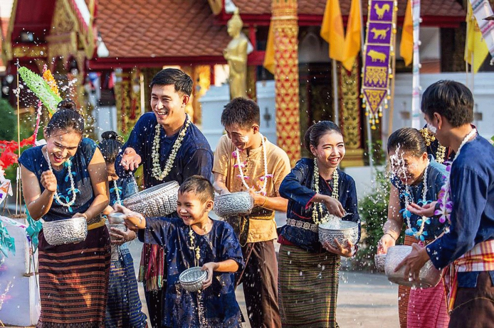 ထိုင်းနိုင်ငံ၏ ဆောင်ကရန်ပွဲတော်ကို ယူနက်စကိုက ယဉ်ကျေးမှုအမွေအနှစ်စာရင်းဝင်ပွဲတော်အဖြစ် သတ်မှတ်ခံရမှုအား အောင်ပွဲခံသည့်အနေဖြင့် ယခုနှစ် ထိုင်းသင်္ကြန်ကို ၂၁ ရက်ကြာ ကျင်းပမည်၊ ကမ္ဘာလှည့် ခရီးသည်များထံမှ ဝင်ငွေ ဘတ် (၅၀) ဘီလီယံကျော် ရရှိရန် မျှော်မှန်းထား - Property News in Myanmar from iMyanmarHouse.com