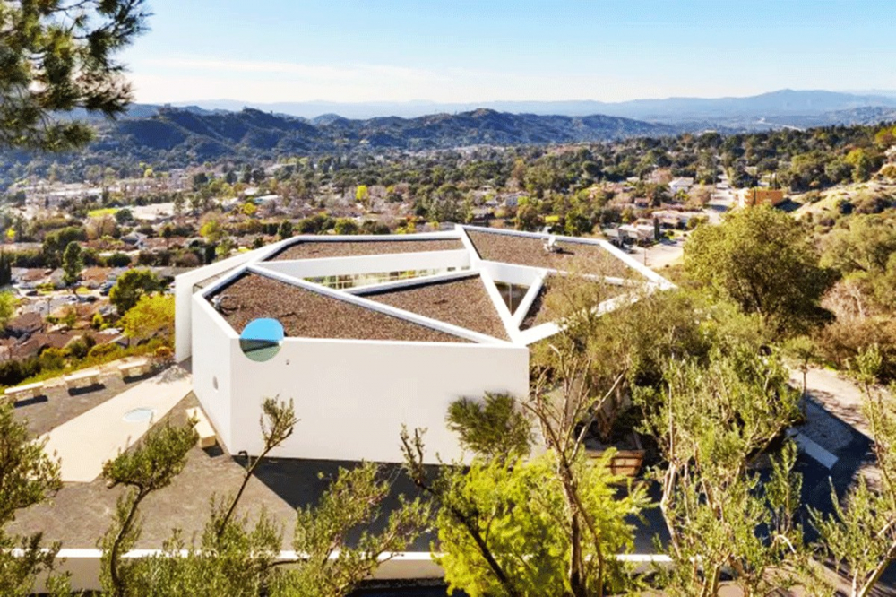 Red Hot Chili Peppers’ Flea relists LA ‘midcentury space station’ home for $6.99M - Property News in Myanmar from iMyanmarHouse.com