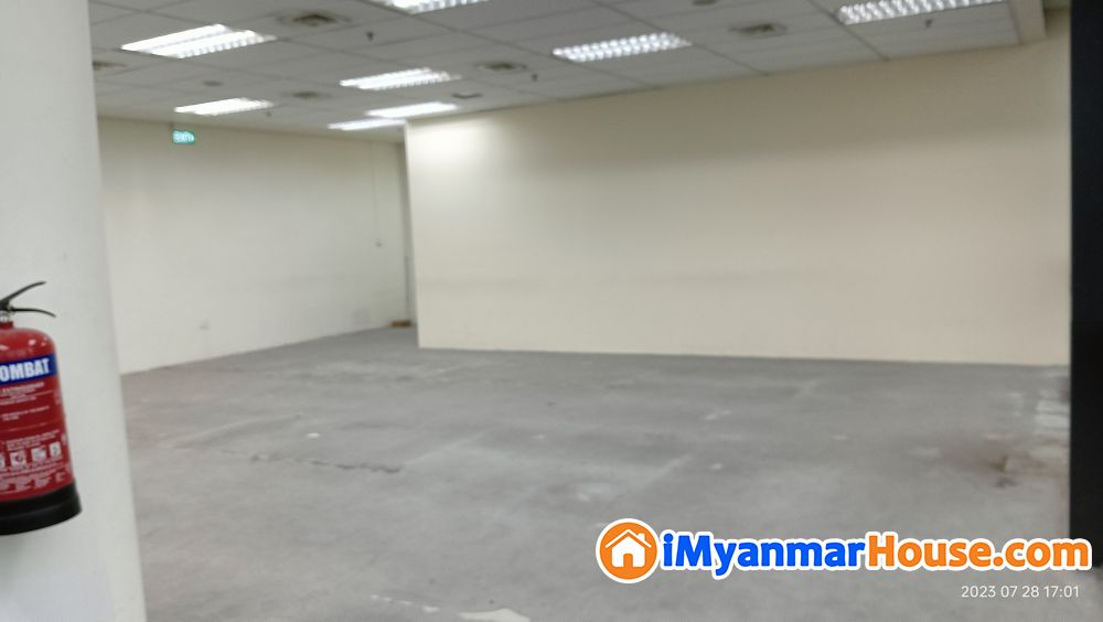 Crystal Office Tower မှာ ရုံးခန်း​လေး ငှားဖို့ရှိပါတယ်။ - ငှါးရန် - ကမာရွတ် (Kamaryut) - ရန်ကုန်တိုင်းဒေသကြီး (Yangon Region) - $ 2,100 (အမေရိကန်ဒေါ်လာ) - R-20855807 | iMyanmarHouse.com