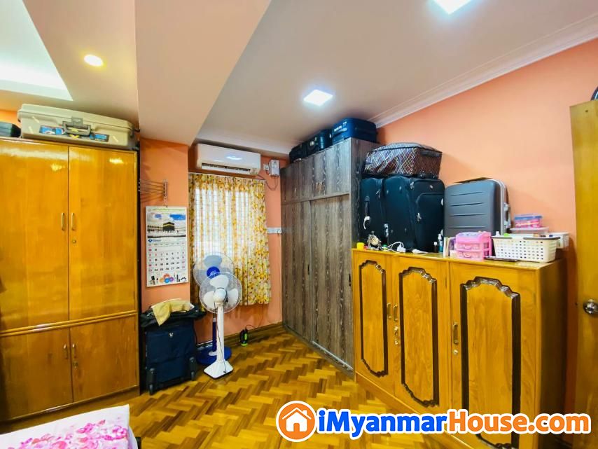 ရန်ကုန်မြို့ရဲ့အချက်အချာကျတဲ့ Downtown မြို့နယ်ထဲမှာရှိပြီး River View ရော Pagoda View ပါ မိမိရဲ့အိမ်အတွင်းကနေခံစားနိုင်မည့် ရှားပါးCondo လေးပိုင်ရှင်ကိုယ်တိုင်အမြန်ရောင်းမည်✨ - ရောင်းရန် - ဗိုလ်တထောင် (Botahtaung) - ရန်ကုန်တိုင်းဒေသကြီး (Yangon Region) - 3,850 သိန်း (ကျပ်) - S-12331724 | iMyanmarHouse.com