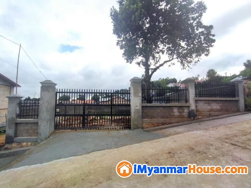 ပြင်ဦးလွင်မြို့ မိုးကြိုးကွက်သစ်ရှိ လမ်းနှစ်ဖက်တင်ထောင့်ကွက် မြေကွက်အရောင်း - ရောင်းရန် - ပြင်ဦးလွင် (Pyin Oo Lwin) - မန္တလေးတိုင်းဒေသကြီး (Mandalay Region) - 1,700 သိန်း (ကျပ်) - S-12118505 | iMyanmarHouse.com
