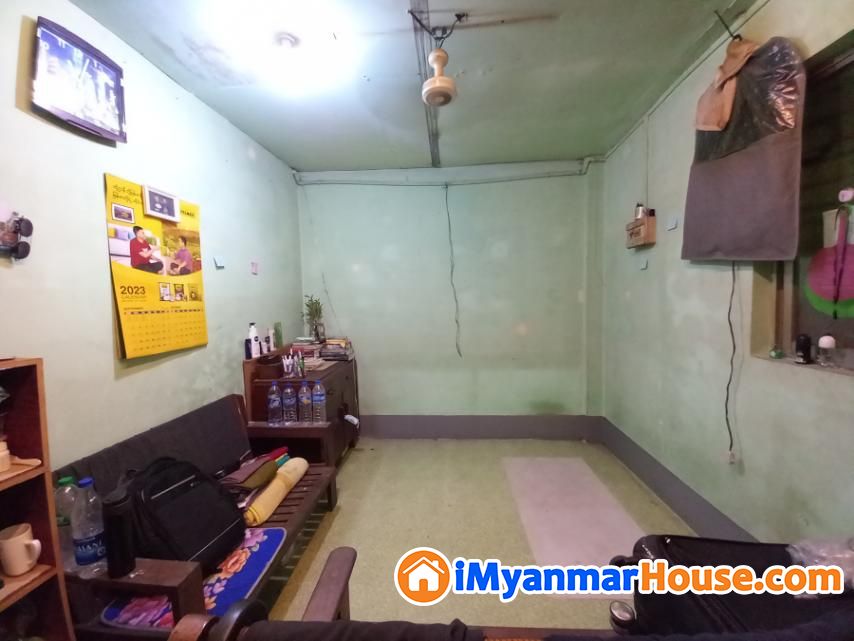 သဃ်န်းကျွန်းမြို့နယ်၊ စံပြစျေးအနီးရှိ၅လွှာ(ဒါဘာ)အခန်းရောင်းမည်။ - ရောင်းရန် - သင်္ဃန်းကျွန်း (Thingangyun) - ရန်ကုန်တိုင်းဒေသကြီး (Yangon Region) - 400 သိန်း (ကျပ်) - S-12121935 | iMyanmarHouse.com