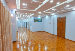 မီနီကွန်ဒိုလမ်းမတန်း အဆင့်မြင့်ပြင်ဆင်ပြီး အခန်းကျယ် အရောင်းခန်းလေးပါရှင်