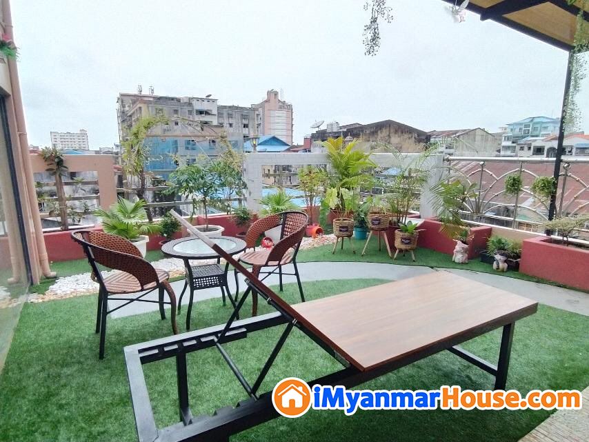 မြို့ထဲ ဝန်ကြီးများရုံး ရှေ့ Luxury ဆန်ဆန်ဖွဲ့စည်းမှုတွေနဲ့ Penthouse အရောင်း - ရောင်းရန် - ဗိုလ်တထောင် (Botahtaung) - ရန်ကုန်တိုင်းဒေသကြီး (Yangon Region) - 4,950 သိန်း (ကျပ်) - S-12474907 | iMyanmarHouse.com