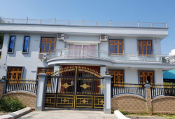 စီးပွါးရေး လုပ်ငန်းရှင်များ အကြိုက် ဓနုဖြူမြို့ လမ်းဆုံ မီးပွိုင့် တည့် တည့် ဒေါင့် ကွက် မျက်နှာစာနှစ်ဖက် ဂရံပေါက်မြေကွက် နှင့် နှစ်ထပ်တိုက် RC ရောင်းရင် ရှိသည်...